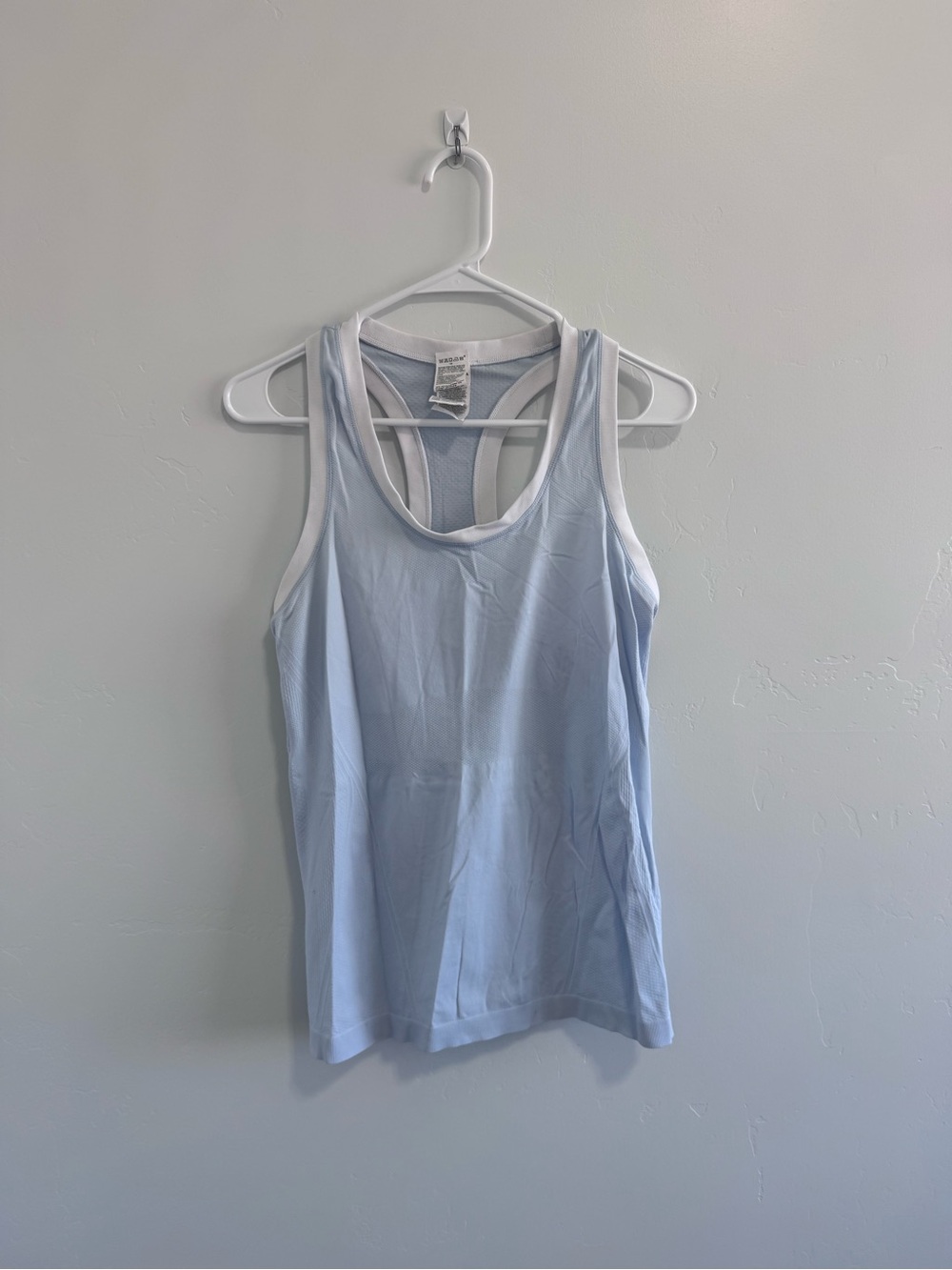 Athleta Medium Momentum Seamless Tank Top Light Blue/White Trim Running Tank M